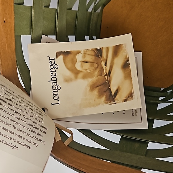 Longaberger Basket with Lid - Picture 4 of 8